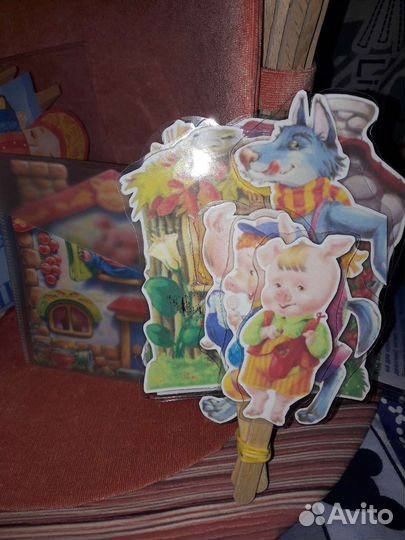 Поделки и рисунки в д/с и школу