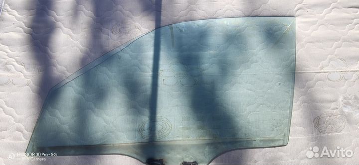 Стекло передней левой двери Сузуки гранд Витара