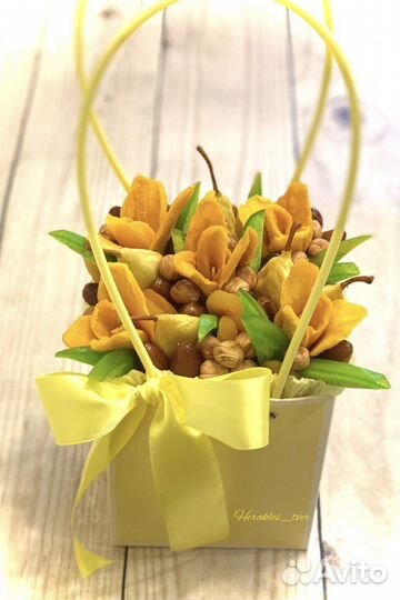 Съедобные букеты из сухофруктов и орехов