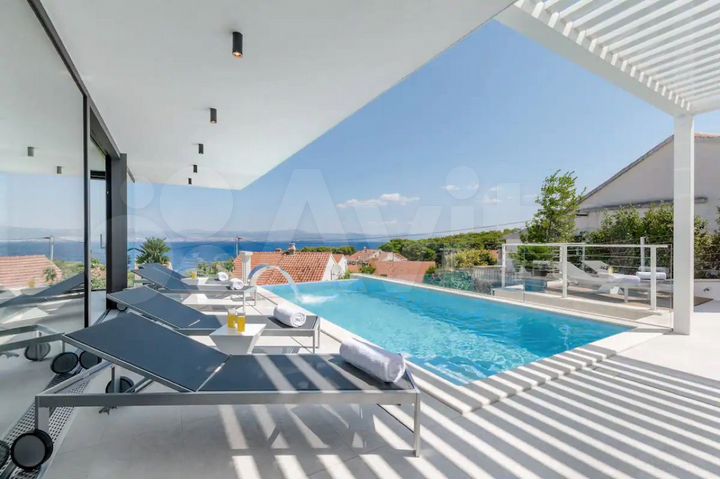 Коттедж 318,6 м² на участке 9 сот.