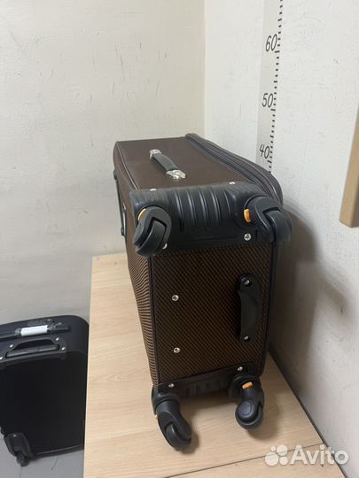 Новый средний чемодан на 4 колесах Арт. 2859