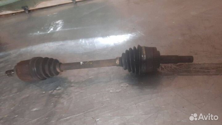 Полуось левая Nissan Almera N16 2000 39101BM580