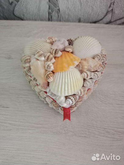 Шкатулка из ракушек в форме сердца