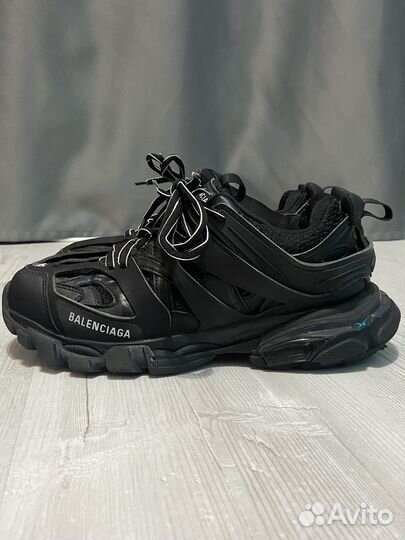 Balenciaga track