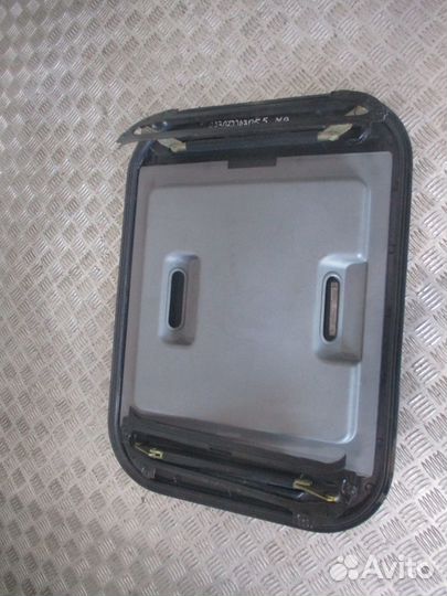 Крышка люка Mercedes-Benz A9438300042