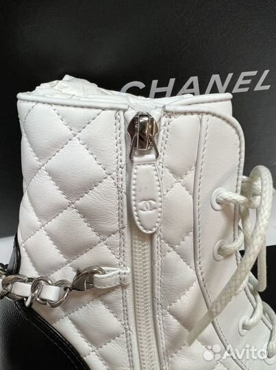 Ботинки Chanel белые