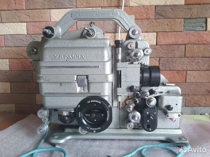 Кинопроектор - Украина - 1968 год СССР Футляр