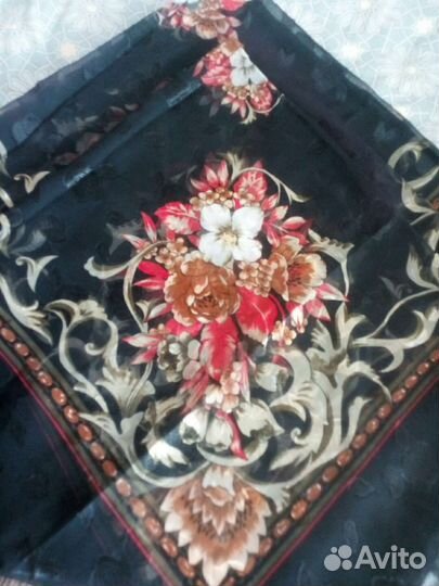 Красивый платок большой