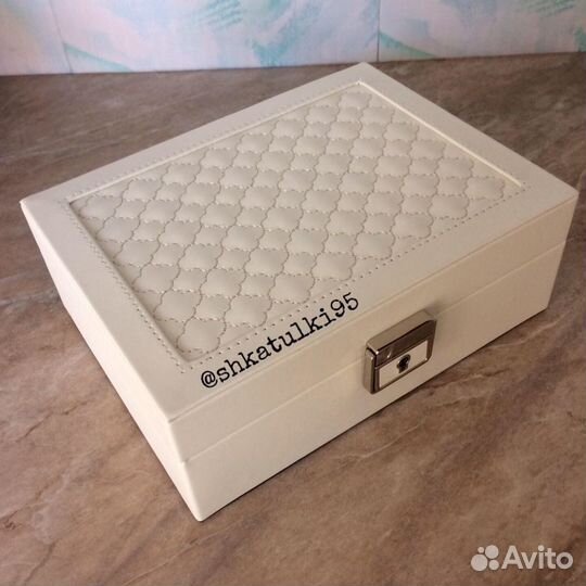 Шкатулки для украшений и часов