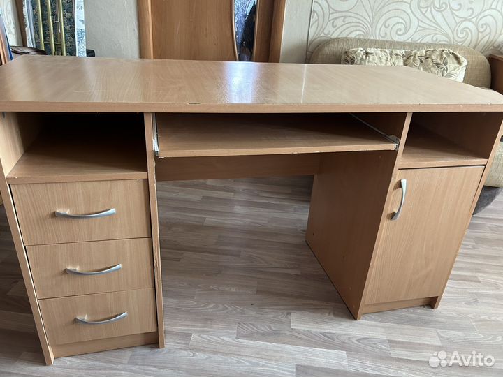 Продам стол письменный