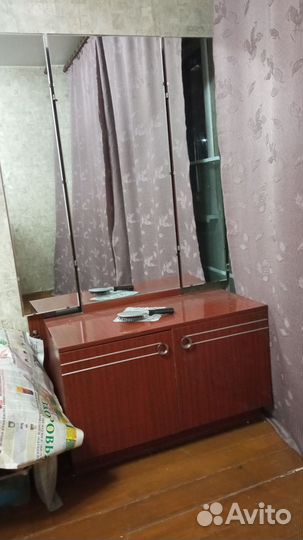 Трюмо с зеркалом