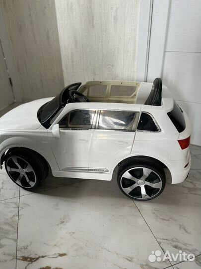 Детский электромобиль бу Audi Q6