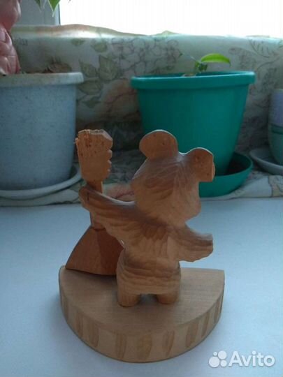Деревянная статуэтка Мишка