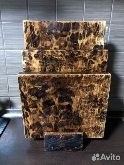 Разделочные доски из дуба на подставке