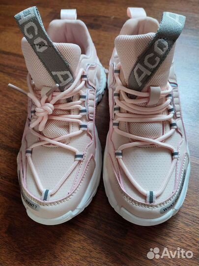 Кроссовки женские 38 размер новые