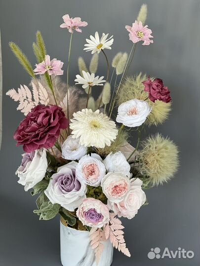 Букет из сухоцветов и стабилизированных цветов