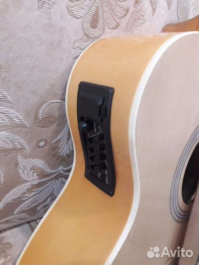 Гитара электроакустическая
