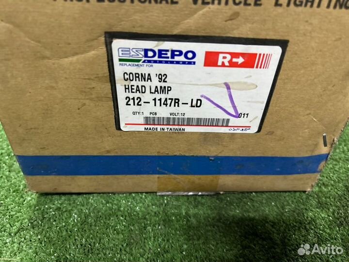 Фара галогеновая передняя правая Toyota Corona