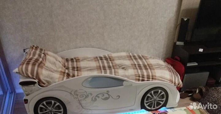 Детская кровать машинка с матрасом бу