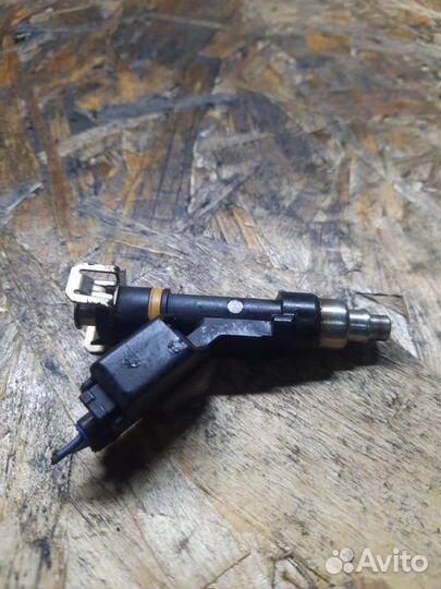 Форсунка Mazda 6 хэтчбэк 5 дв. 2.0 LF17 2008