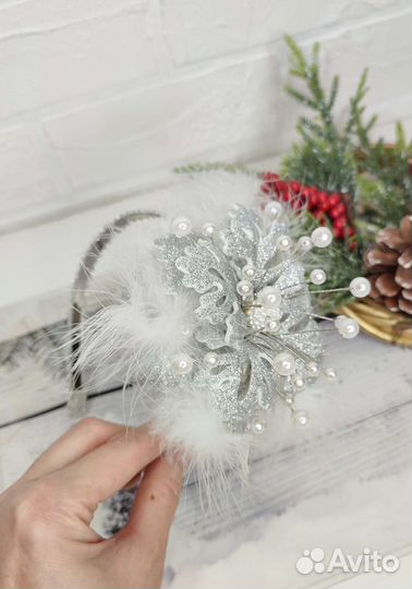 Ободок Снежинка с бусинами для девочек