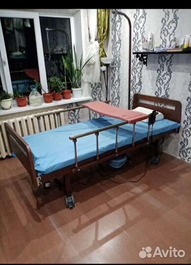 Медицинская кровать для лежачих больных