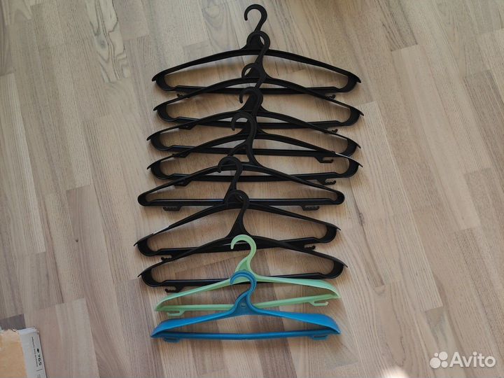 Вешалки плечики пластиковые