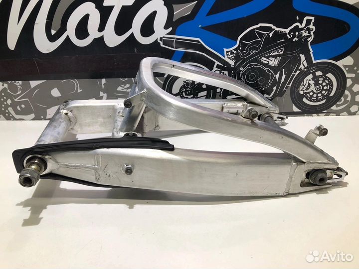 Маятник Honda CBR 900 RR Fairblade 1995г