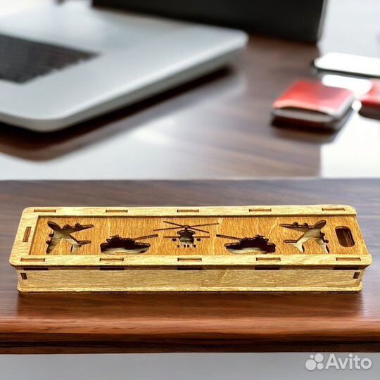 Пенал деревянный для мальчика. 23 х 5,7 х 2,8 см