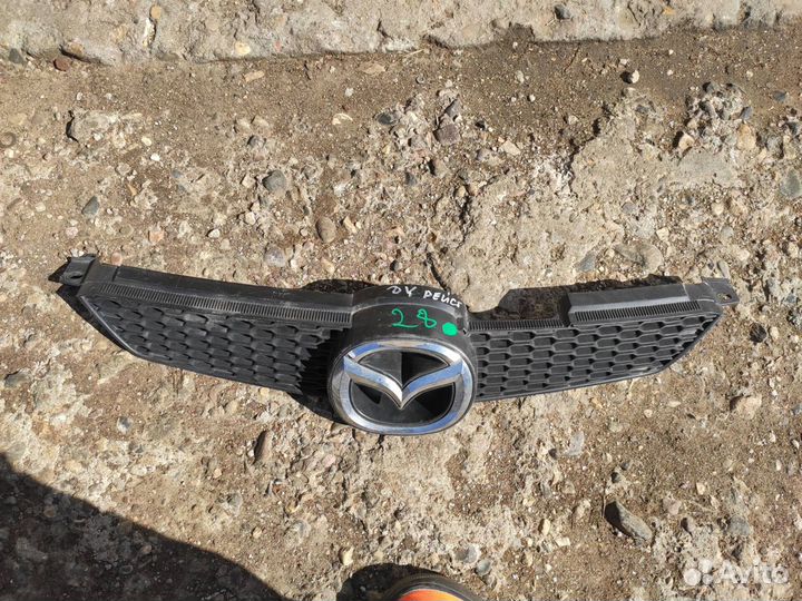 Решетка радиатора Mazda Demio DY