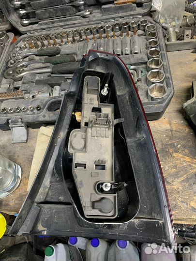 Фонарь задний левый на Renault logan