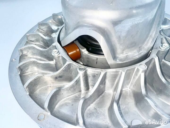 Ведомый вариатор квадроцикла BRP CAN-AM maverik