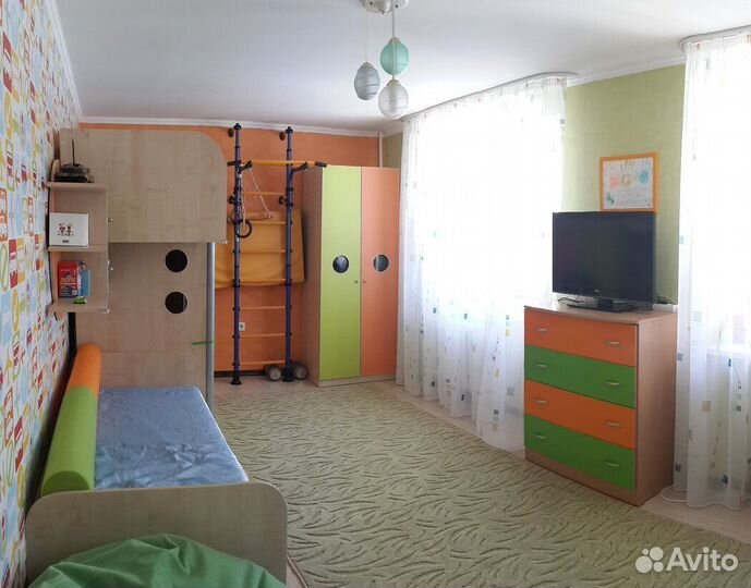 Детская мебель - кровать, шкаф, полки, стол