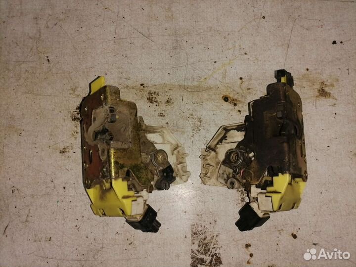 Замок задней двери Ford Focus 1