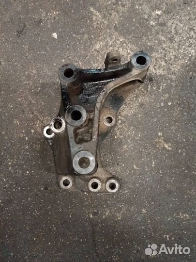 Кронштейн редуктора MAN TGX 2008 81461103173