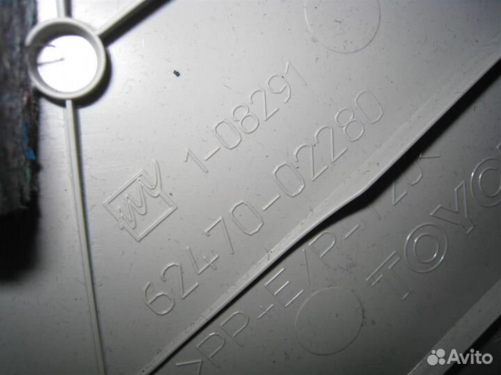 Обшивка багажника правая Toyota Auris E18 2015