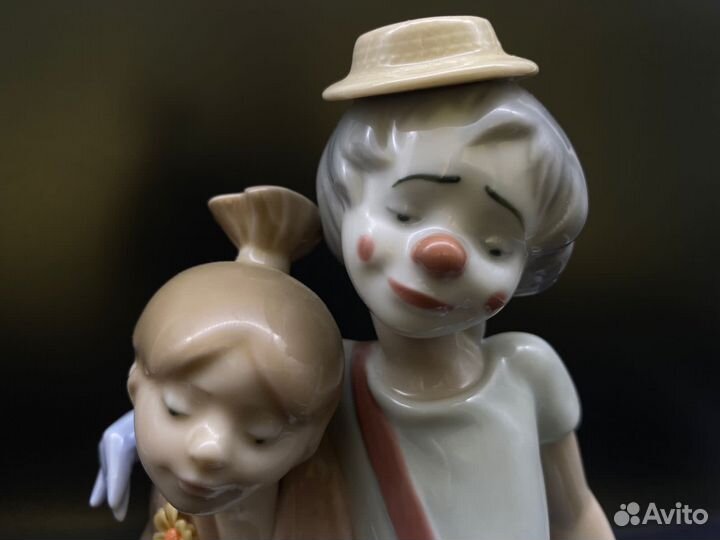 Фарфоровая статуэтка 