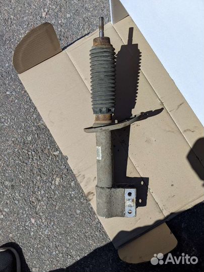 Амортизатор левый на citroen c4 арт 5208x7