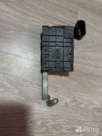 Блок клемма предохранители на акумулятор Skoda Oct