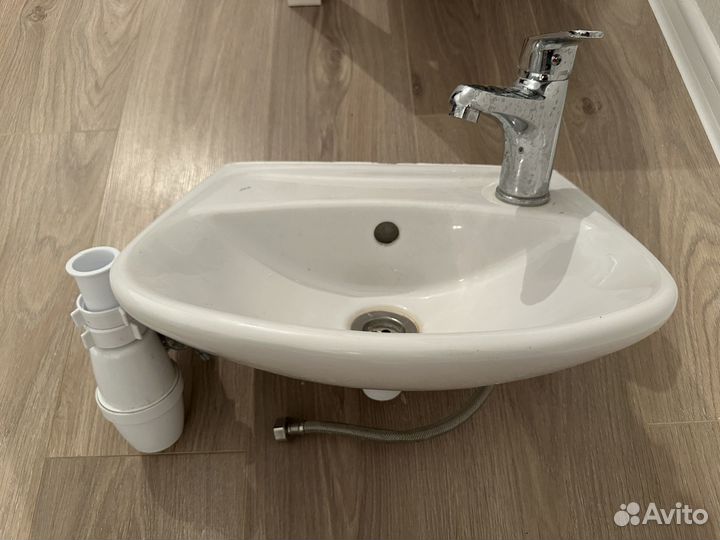 Раковина со смесителем от пик