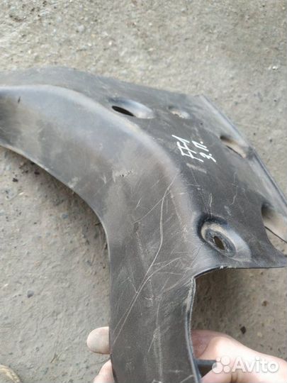 Обшивка багажника задняя правая Ford Focus 1 1.8