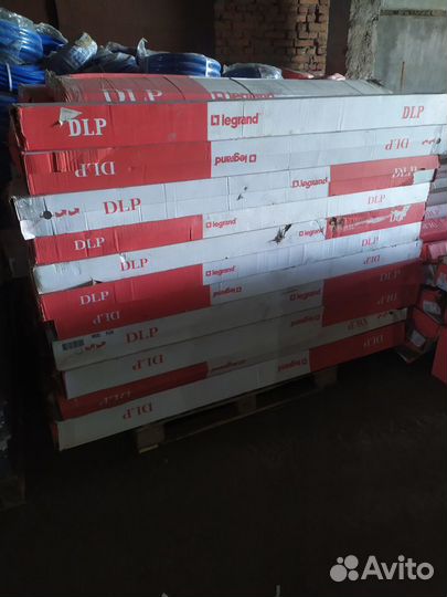 Кабель-канал 220х65 DLP Legrand 010459