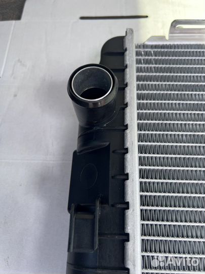 Радиатор Мерседес W463 G63 AMG
