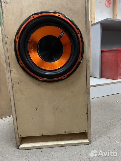 Автомобильный сабвуфер и усилитель