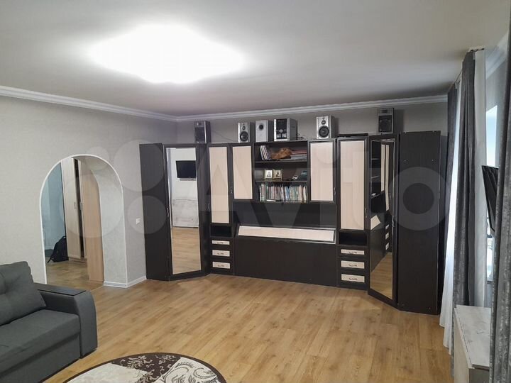 3-к. квартира, 100 м², 1/10 эт.