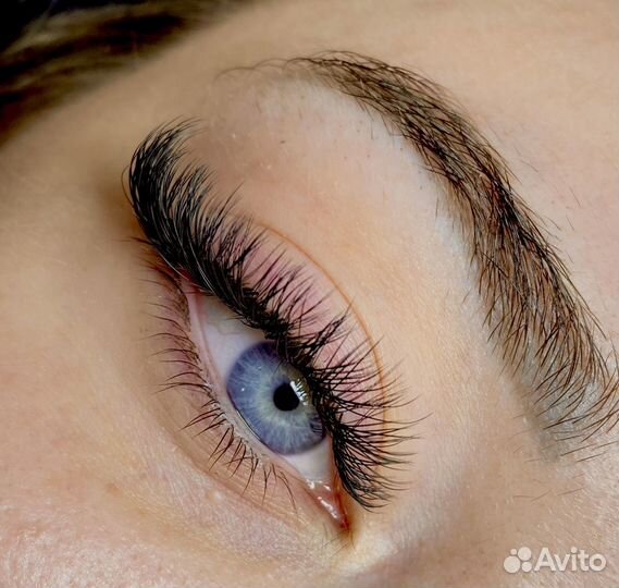 Наращивание ресниц, оформление бровей