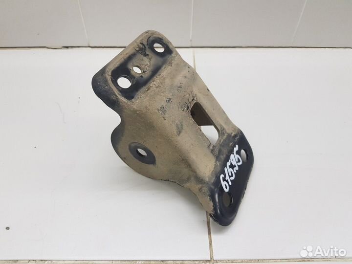 Кронштейн задней балки правый (Kia Seltos)