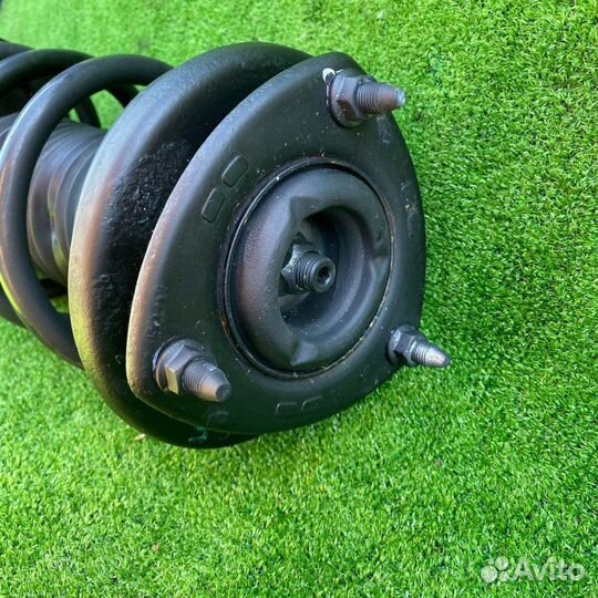 Стойка передняя правая Suzuki Escudo/ Grand Vitara