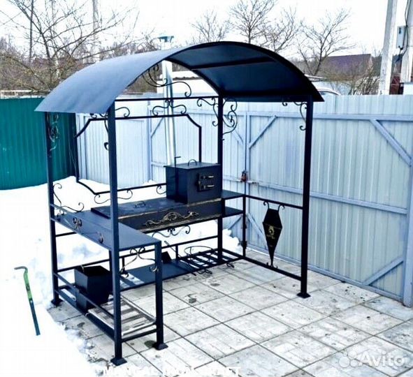 Мангал с крышей
