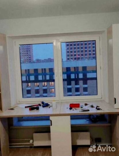 Рабочая зона в углу у окна